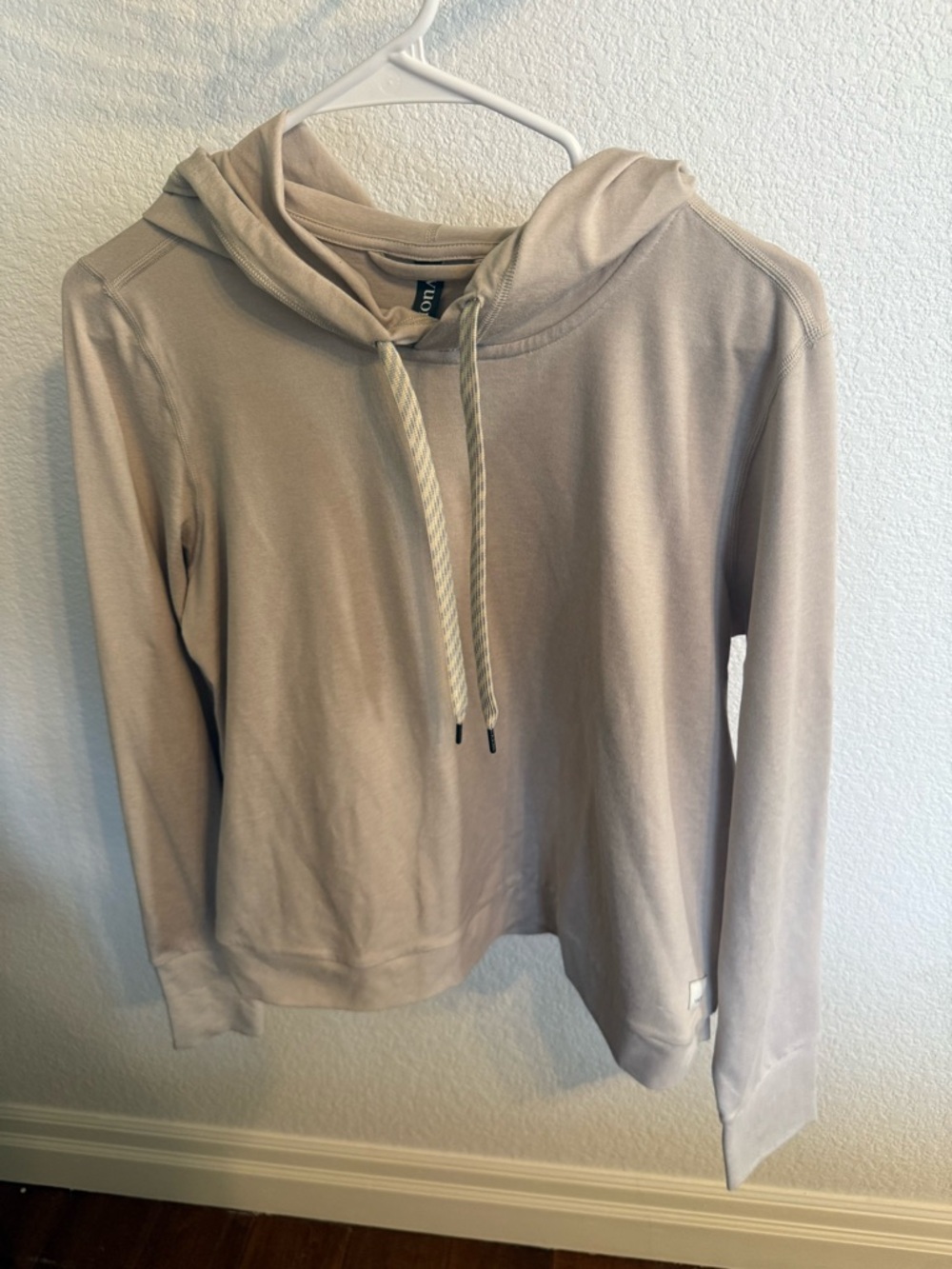 Vuori pull over hoodie